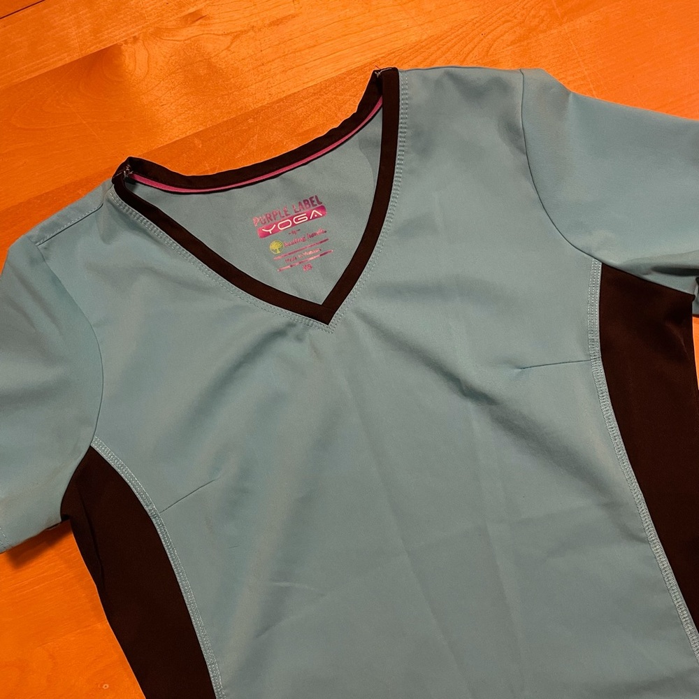 Purple Label Yoga by healing hands Scrub Top - Size XS - Picture 2 of 7